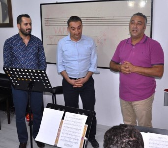 Van Türk Musıki Derneğinden Vali Yardımcısı Parlak' A Plaket