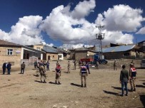 KUŞBURNU - Ayı Ve Kurt Saldırısından Gizlenerek Kurtulan Kadın, Kuşburnu Yiyerek Hayatta Kaldı