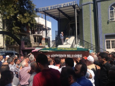 Bandırma'da Kazada Ölen İzmirli Öğretmen Toprağa Verildi