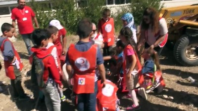 Çocuklar Barış Dileklerini Toprağa Gömdü