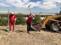 DÜNYA BARıŞ GÜNÜ - Çocuklar, Toprağa Gömdükleri Kapsüllerle Geleceğe Mesaj Gönderdi