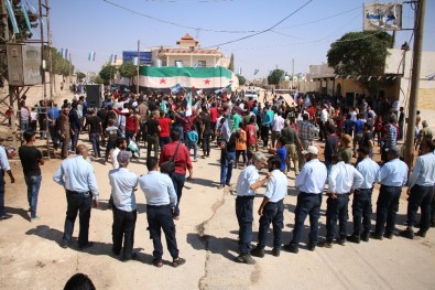 Fırat Kalkanı Bölgesinde Esad'a Karşı Gösteriler Yapıldı