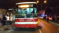HALK OTOBÜSÜ - Halk Otobüsü Motosiklete Çarptı Açıklaması 2 Ölü