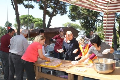 Kuyucak'ta Aşure Günü Bereketi