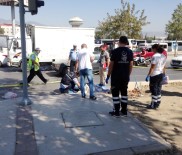 ŞEHİRLERARASI OTOBÜS - Mendil Satıcısı, Beton Mikserinin Altında Kalarak Hayatını Kaybetti