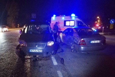 Zonguldak'ta İki Otomobil Çarpıştı Açıklaması 2 Yaralı