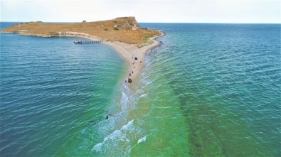 Çarpanak Adası'na Antik Yoldan Su Altı Yürüyüşü