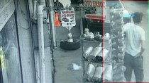 Egzoz Parçasını Kıyafetine Saklayarak Çaldı