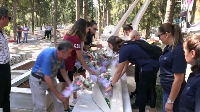 Kadın Basketbolculardan Özgecan'ın Mezarına Ziyaret
