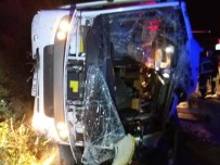 Kocaeli TEM'de Servis Midibüsü Devrildi Açıklaması 2 Ölü 17 Yaralı