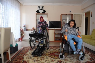 (Özel) Komşusu Yüzünden Engelli Kızına Verdiği Sözleri Yerine Getiremiyor