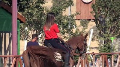 Atlı Birliğin Kadın Süvarisi 'Polis Arzu'