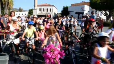 Bodrum'da 'Süslü Kadınlar Bisiklet Turu'