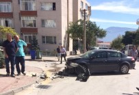 İZZET BAYSAL DEVLET HASTANESI - Bolu'da Trafik Kazası Açıklaması 1 Yaralı