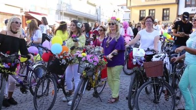 Eskişehir Ve Bursa'da 'Süslü Kadınlar Bisiklet Turu' Etkinliği
