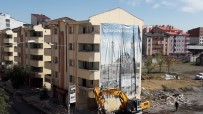 SULTAN ALPARSLAN - Külliye İnşaatında Yıkım Çalışması Başladı