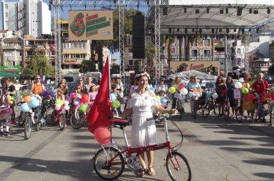 Süslü Kadınlar Bisiklet Turu'nda Pedallar Kadına Saygı İçin Döndü