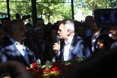 HDP'li İbrahim Ayhan'ın Cenazesi Siverek'te Toprağa Verildi
