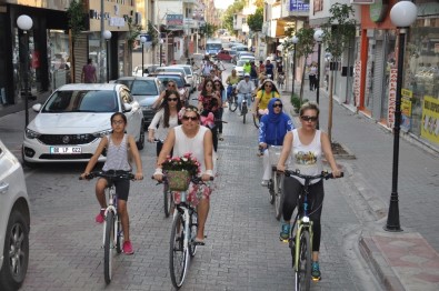 Kadirli'de 'Süslü Kadınlar Bisiklet Turu' Etkinliği