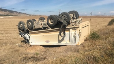 Lastiği Patlayan Kamyon Devrildi Açıklaması 1 Yaralı