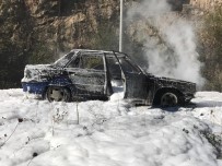 RECEP ÖZDEMIR - Otomobil Alev Aldı Sürücü Ve Eşi Son Anda Kurtuldu