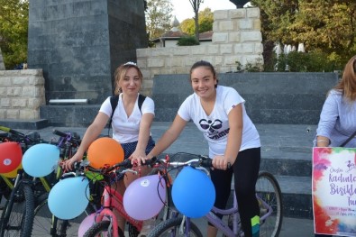 Sinop'ta Süslü Kadınlar Bisiklet Turu