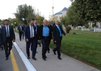 HÜMANIZM - TBMM Başkanı Yıldırım, Özbek Milletvekilleriyle Yürüyüş Yaptı