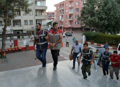 Adana'daki Cinayetle İlgili 3 Kişi Adliyeye Çıkarıldı