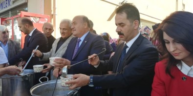 AK Parti Teşkilatı Erzincan'da Aşure Dağıttı
