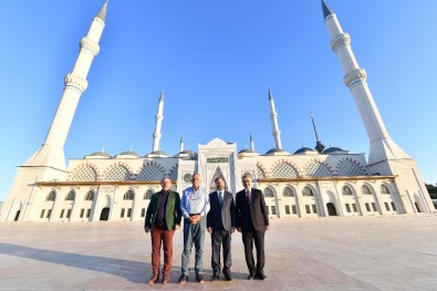 Diyanet İşleri Başkanı Erbaş, Çamlıca Camii'yi Ziyaret Etti