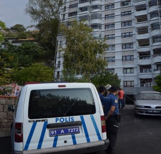 Emekli Albay Oğlunu Öldürdü, Eşi Ve Kızını Yaraladı