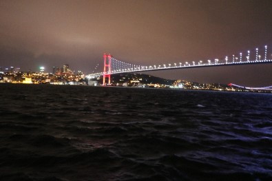 İstanbul'da Fırtına Etkili Oluyor