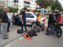 AKALAN - Samsun'da Motosiklet Otomobile Çarptı Açıklaması 1 Yaralı