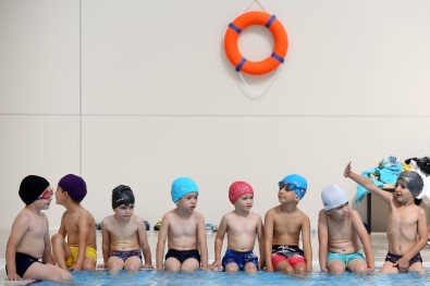 Şentepeli Çocuklar Yüzme Öğreniyor