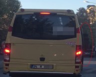 TEHLİKELİ YOLCULUK - Yolcular Kapıdan Sarktı