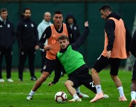 NEVZAT DEMİR - Beşiktaş, Kayserispor Hazırlıklarını Yağmur Altında Sürdürdü