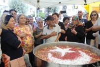 KEMAL DEMIREL - Buca'da Onlarca Kişiye Aşure Dağıtıldı