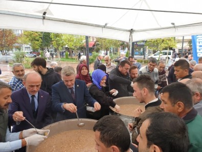 Erenler'de Aşure Dağıttıldı