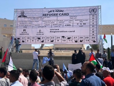 Filistinli Mültecilerden Abbas'a Dev Mülteci Kimliği