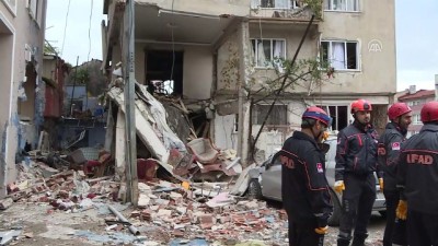 GÜNCELLEME 2 - Bursa'da Bir Binada Patlama Sonucu Yangın Çıktı