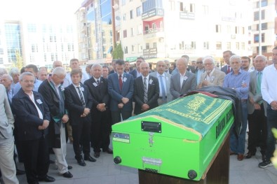 Vefat Eden Duayen Avukata Baro Başkanlığı Önünde Tören