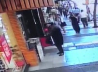 YAŞLI KADIN - Yaşlı Kadının Hırsızlık Anı Kameralara Yansıdı