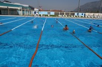YÜZME KURSU - Bayan Yüzme Kursları Başladı