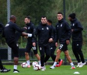 NEVZAT DEMİR - Beşiktaş, Sağanak Yağmur Altında Çalıştı