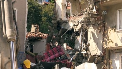 Bursa'daki Patlamada Hasar Gören Bina Yıkılıyor