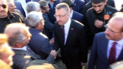 Cumhurbaşkanı Yardımcısı Oktay, Yozgat'ta Esnafla Buluştu