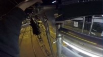 PARKUR SPORCUSU - (Özel) Metrobüs Sörfçüleri Bu Kez Baltayı Taşa Vurdu