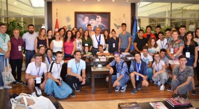 Sınaıa'dan Kuşadası'na Gelen Öğrencilerden Başkan Kayalı'ya Ziyaret