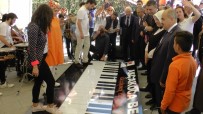 BİLİM ŞENLİĞİ - Bilim Şenliğinde Ayakla Çalınan Piyano İlgi Odağı Oldu