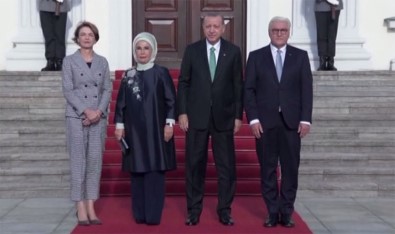 Erdoğan, Almanya'da Askeri Törenle Karşılandı